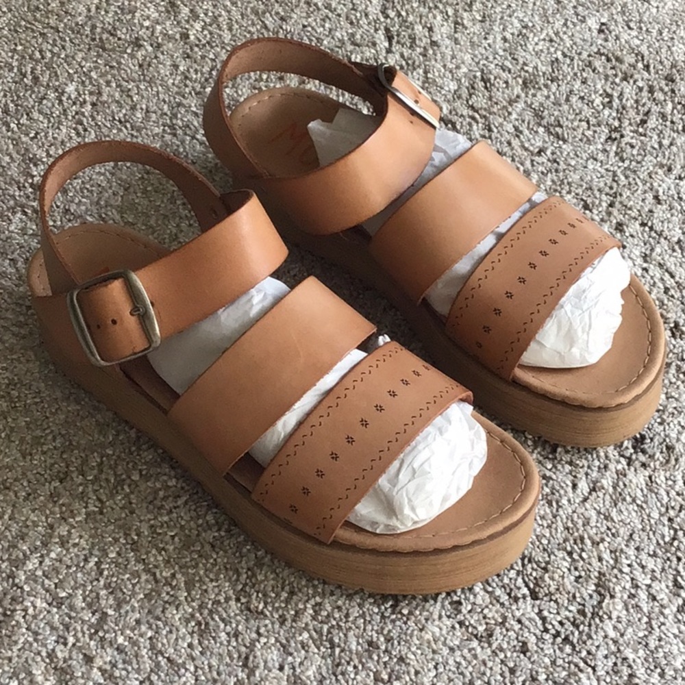 MUSSE AND CLOUD LEATHER SANDALS - SIZE 39 NEW